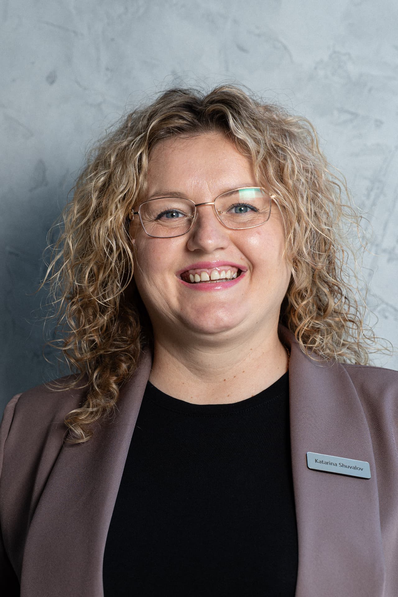 Katarina Shuvalov, Administration & Organisation